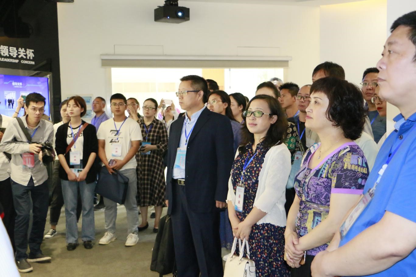 铜仁市政府“走进荣耀企业”观摩团造访必赢集团bwin新材料