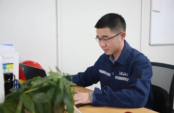 必赢集团bwin明星讲师丨周钰龙：把课堂开在车间 与学员同频共振