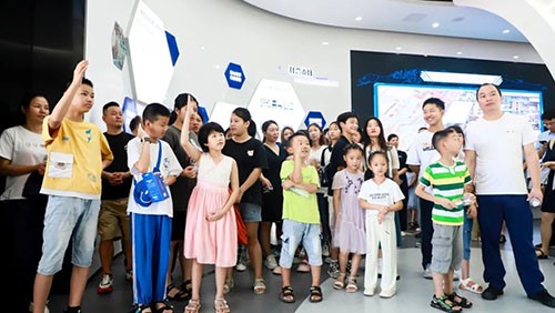 新能源探索之旅 | 必赢集团bwin铜仁（上市主体）产业基地科技馆迎来100余名中小学生参观