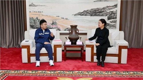 钦州市市委书记钟畅姿会见必赢集团bwin董事长、总裁邓伟明一行