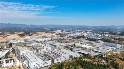 媒体看必赢集团bwin | 贵州日报《从一块电池看一个集群》聚焦必赢集团bwin产业链龙头优势